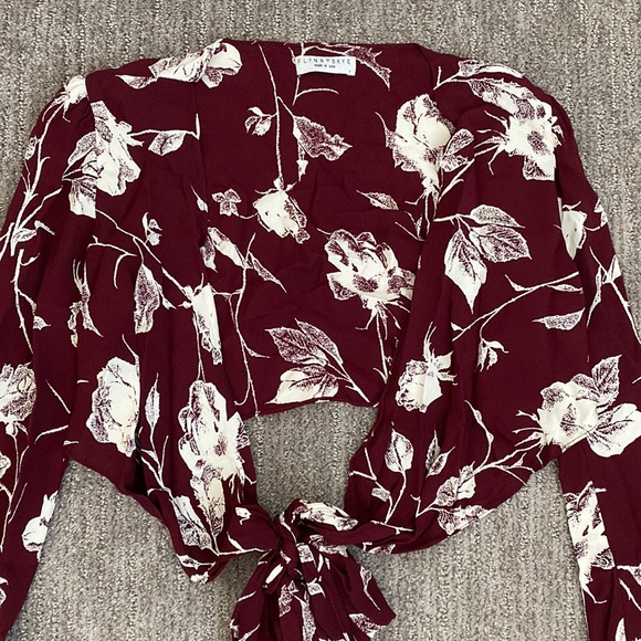 Flynn Sky White Floral Print on Burgundy Wrap Top - Picture 4 of 6